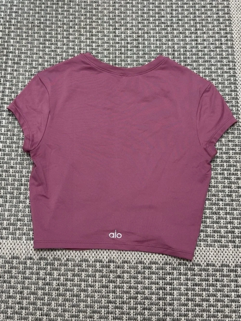 Alo Yoga Alosoft Crop Finesse Short Sleeve in Soft Mulberry
